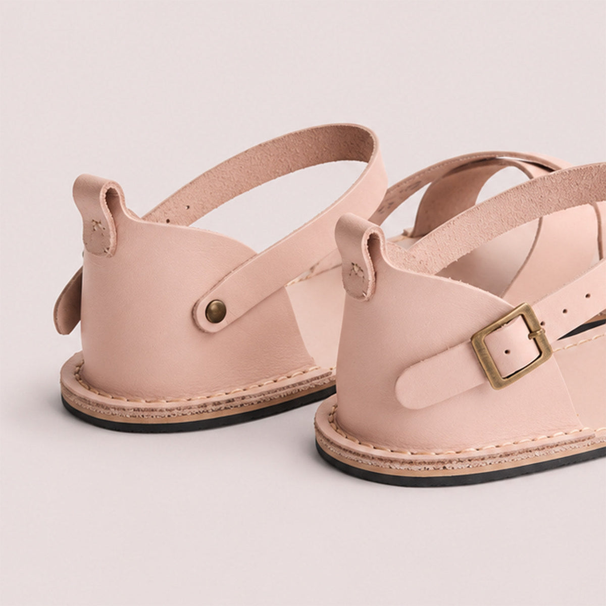 Crema | Flat leather sandals with ankle straps and debossed PLG three tree logo in soles