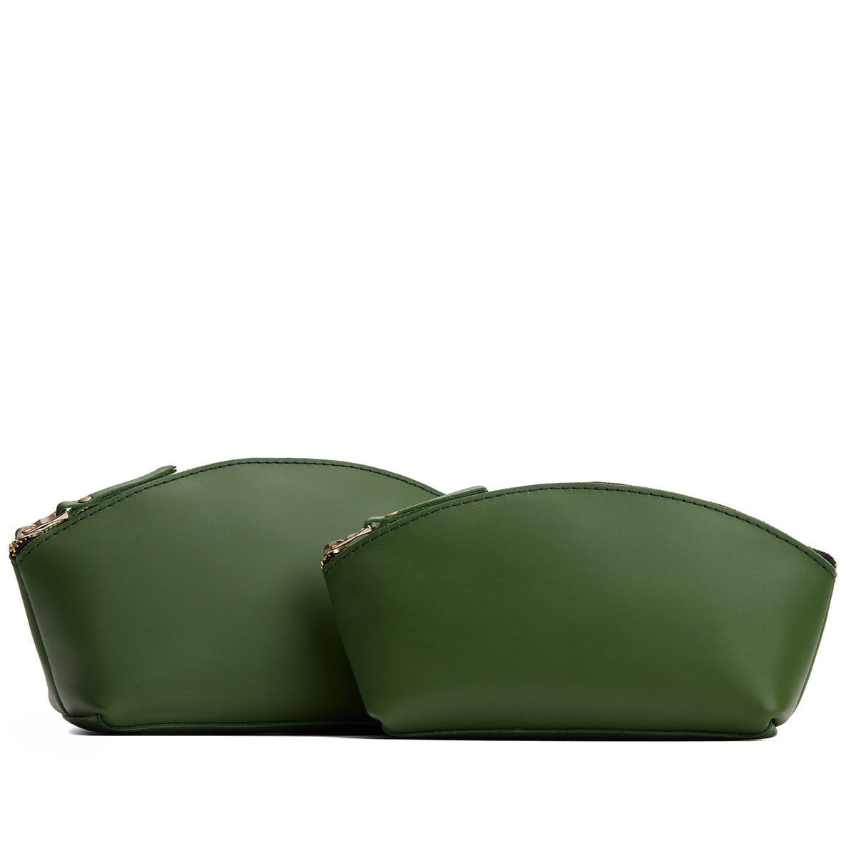 Cactus | Size comparison shot of two spacious leather makeup bags with curved seams and top zipper