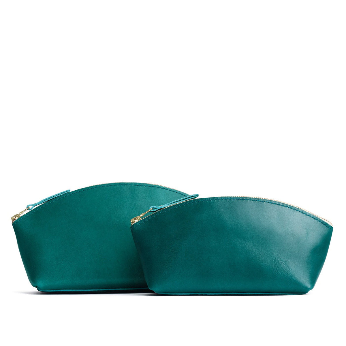 Caribbean | Size comparison shot of two spacious leather makeup bags with curved seams and top zipper