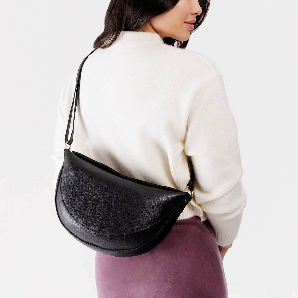 Pebbled--black*Large | Half circle shaped sling bag