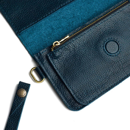 Lagoon | Leather wallet clutch with wristlet and magnetic closure