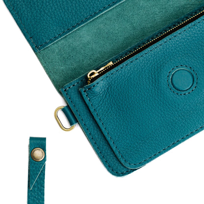 Soul Blue | Leather wallet clutch with wristlet and magnetic closure