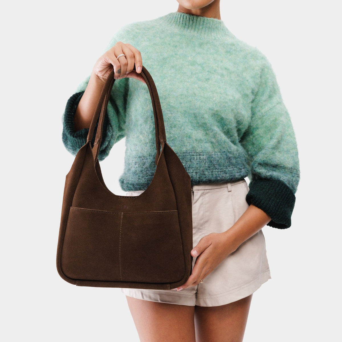 Stagecoach*Large | U-shaped, flat-bottomed leather shoulder bag with two outside pockets