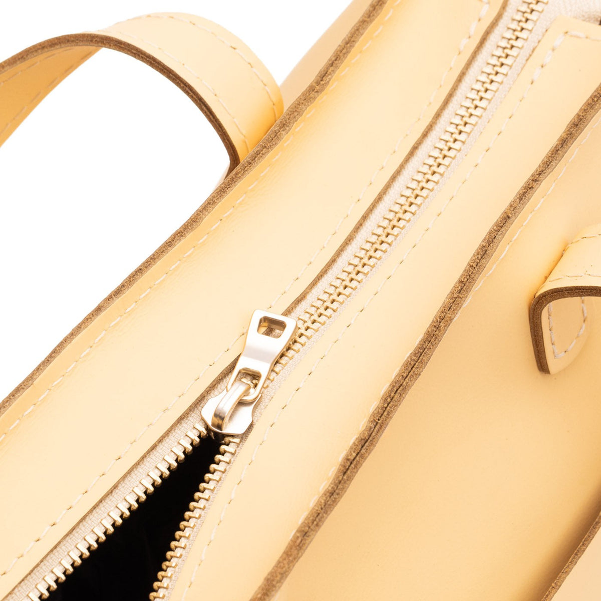 Vanilla*Zipper | Midsize crossbody tote with handles and a pocket