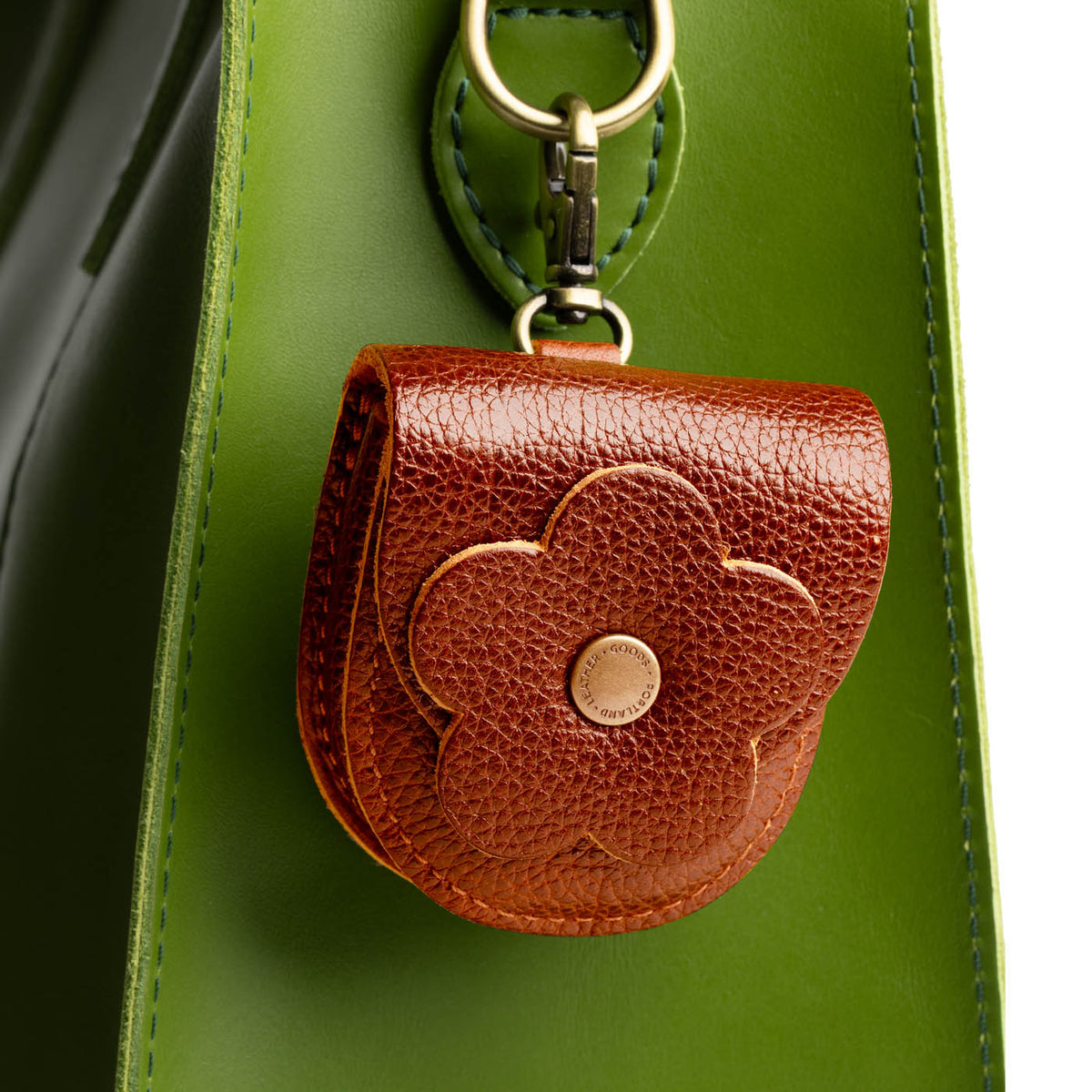 Nutmeg | U shaped pouch with leather flower applique
