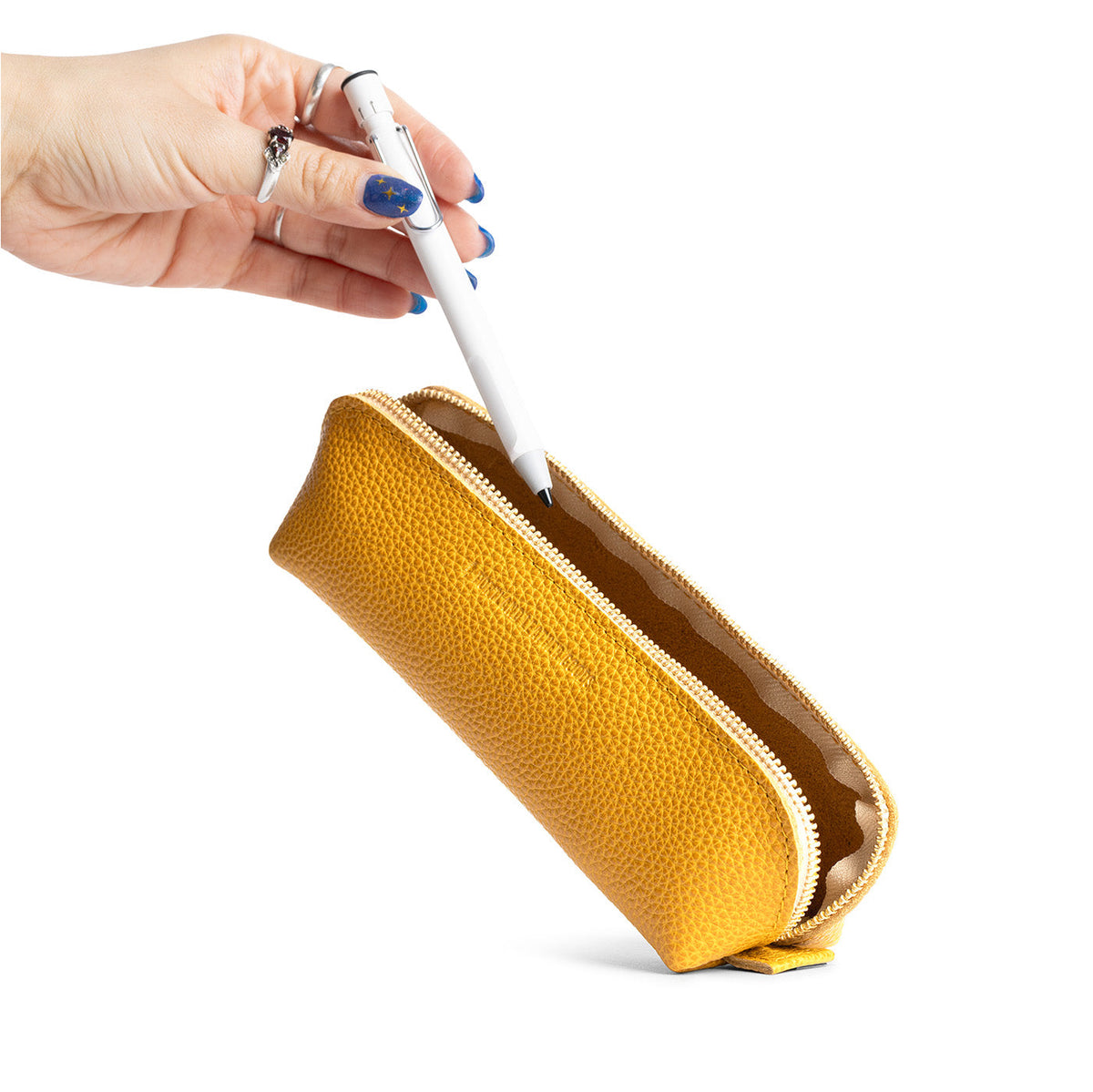Sunshine | Leather pouch with curved seams and top zipper