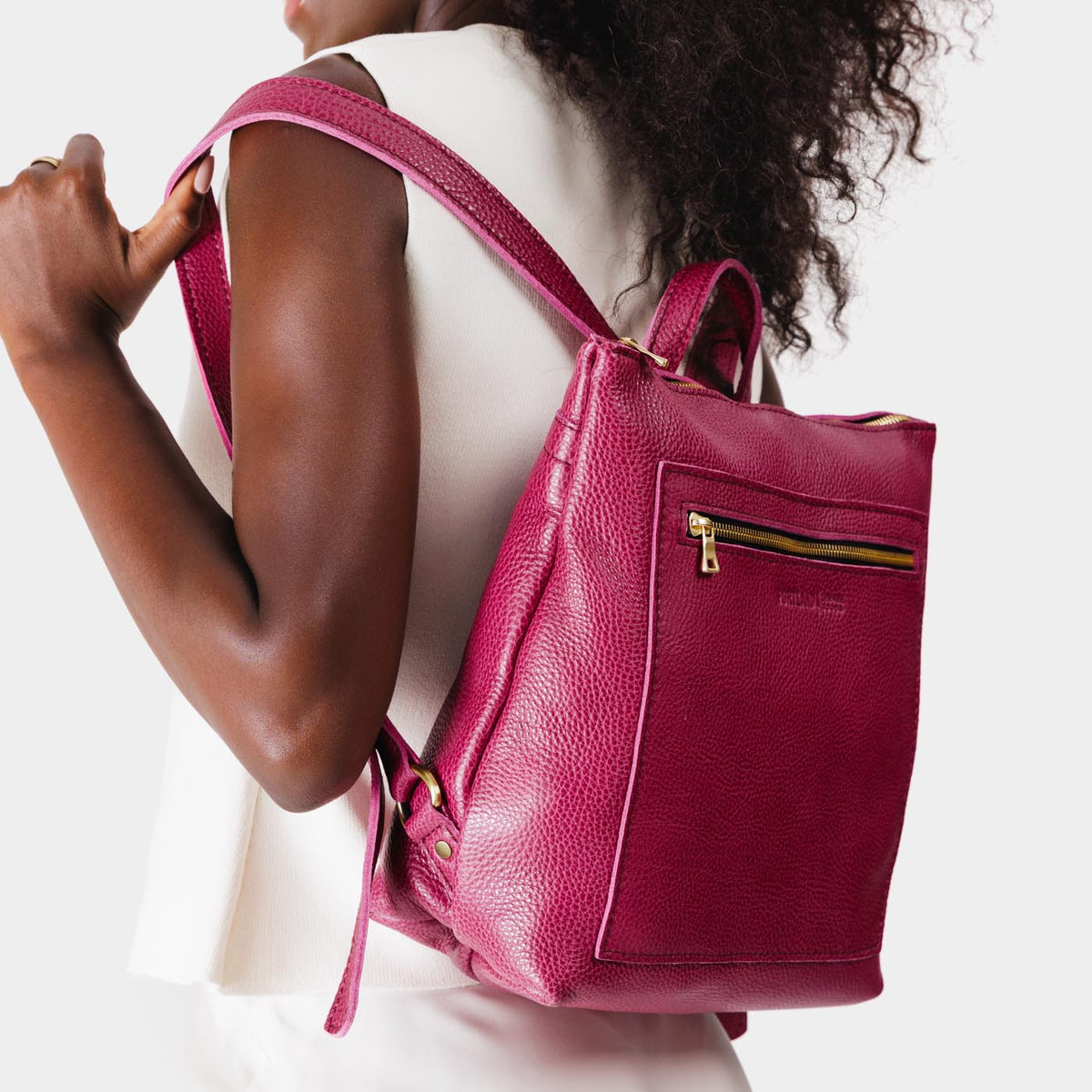 Cosmo*Large | Model wearing square slim leather tote backpack